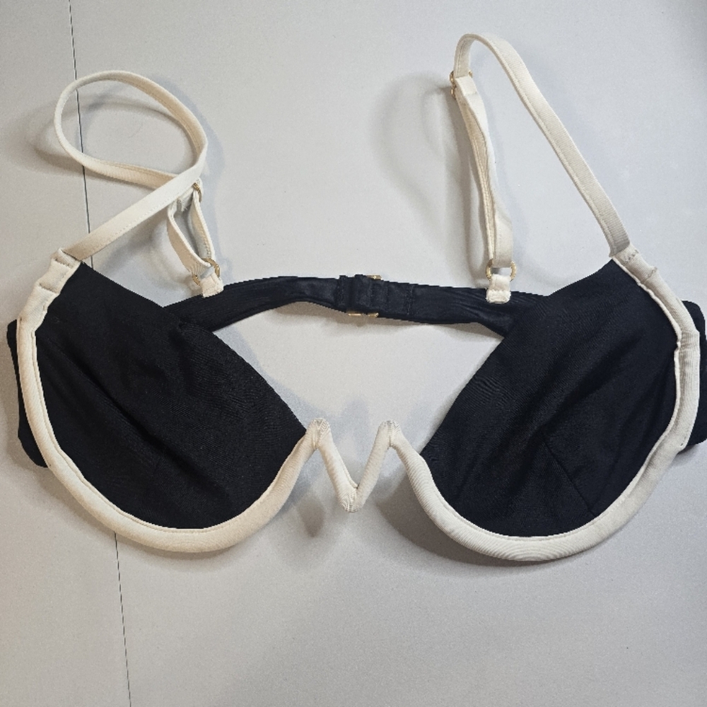 L*Space Black and White Bikini Top size medium nwot